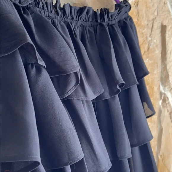 WAYF off shoulder ruffle black top - Picture 5 of 6